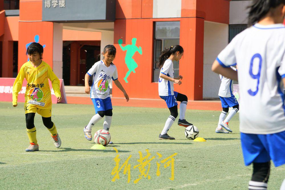 勇敢去追！2024年“亚足联女足日”女孩足球节活动在槐荫区举办(7)