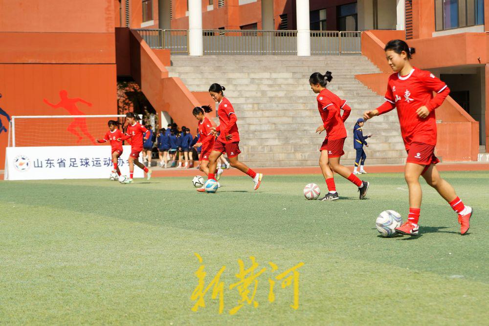 勇敢去追！2024年“亚足联女足日”女孩足球节活动在槐荫区举办(8)