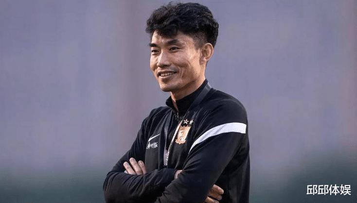 中方教练组3人暂别国足，44岁郑智宣布重要决定，足协批准(2)