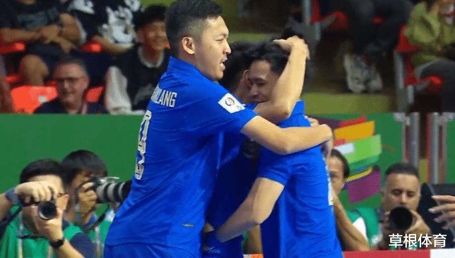 中国男足输了！1-3不敌泰国队，亚洲杯开门黑，被动，情绪低落(4)