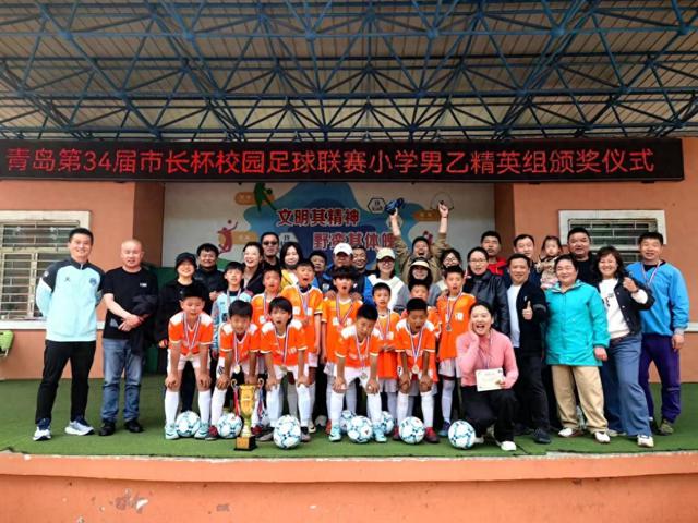 有足球，有梦想！青岛香港路小学足球队纪实(1)